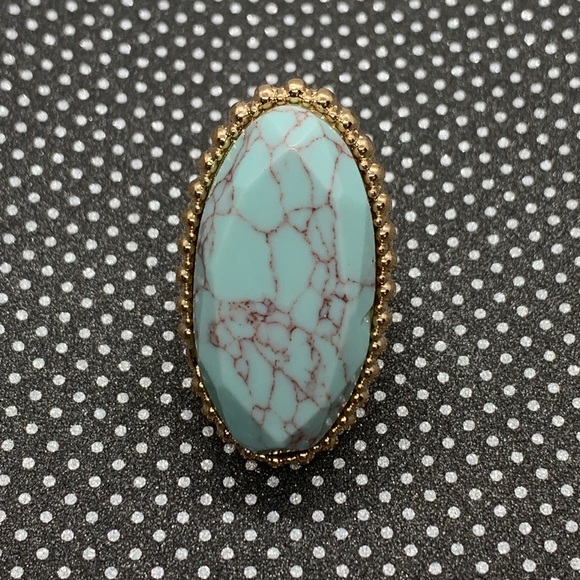 Howlite Elongated ring with goldtone 4.50ctw - Picture 7 of 8